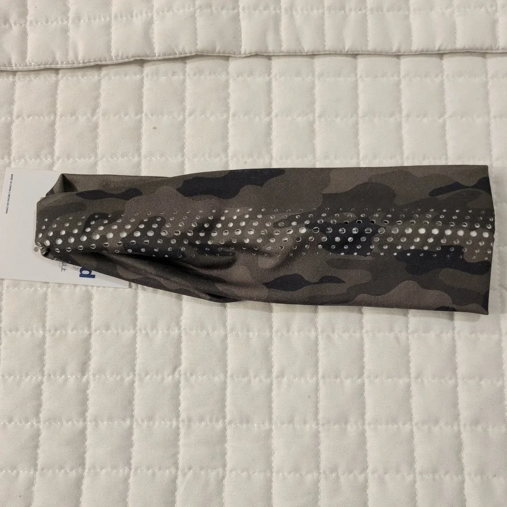 Old Navy Active Womens Grey Camouflage Perforated Athletic Performance Headband